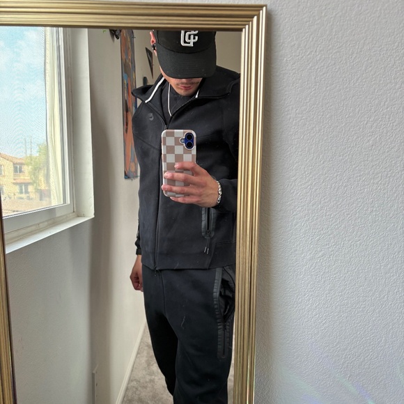 Black Nike Tech Sweatsuit - Picture 1 of 2